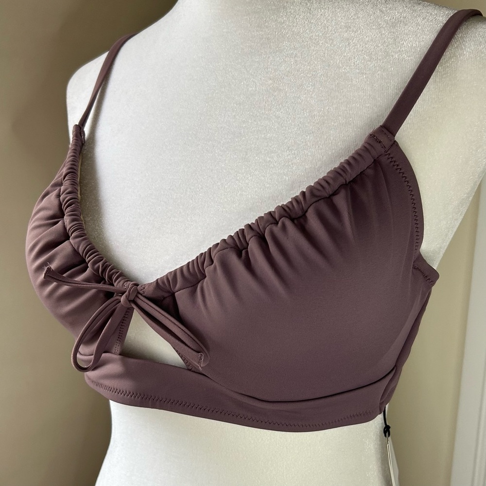 Shade & Shore Ruched Bikini Top with Front Keyhole Detail Hook Back Closure 36B - Picture 2 of 13